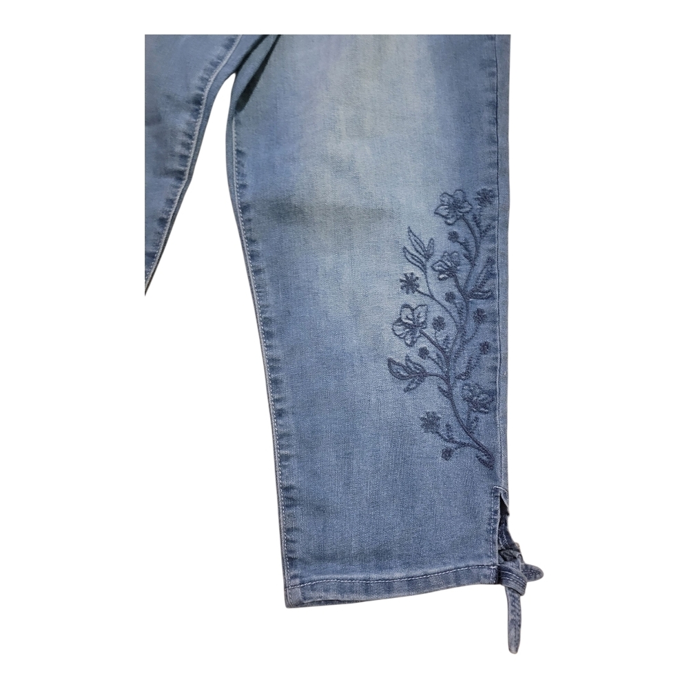 Bandolino Denim Ankle Jeans with Floral Design - Picture 5 of 6